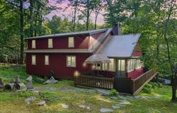 112 Beechwood Cove Road, Greentown, PA 18426