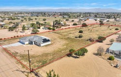 8569 Oakwood Avenue, Hesperia, CA 92345