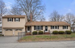 6 Broadview Rd, Lowell, MA 01852