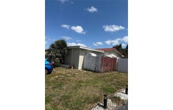 8940 Johnson St, Pembroke Pines, FL 33024