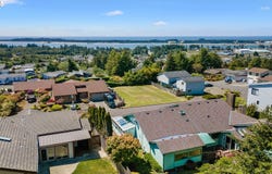705 PREFONTAINE DR, Coos Bay, OR 97420