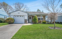 259 Edinburgh Drive, Ridge, NY 11961