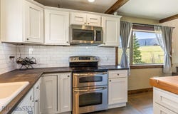 30 Wineglass Loop N, Livingston, MT 59047