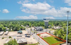 1902 Bonham Street, Paris, TX 75460