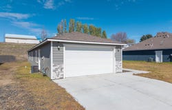 352 E Davis St, Connell, WA 99326