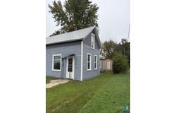 210 E State St, Marion, SD 57043