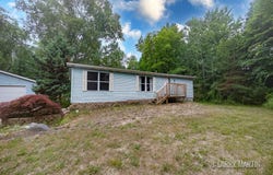 17424 Hickory Street, Spring Lake, MI 49456