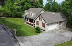 3268 River Pointe Circle, Kodak, TN 37764