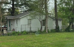 109 S 6th St, Elsberry, MO 63343