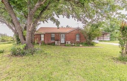 109 Honeysuckle, Paradise, TX 76073