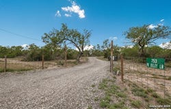 753 Pr Riley Ln, Charlotte, TX 78011