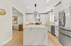 700 Devillen Avenue, Royal Oak, MI 48073