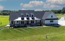 2 SE Woodview Rd, St Joseph, MO 64507