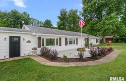 2105 New Lake Road, Jacksonville, IL 62650