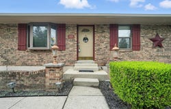 825 Merry John Drive, Miamisburg, OH 45342