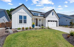 623 W 10TH St, LaCenter, WA 98629