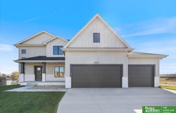 5520 N 213th Street, Omaha, NE 68022