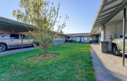 1049 SE Walnut St, Hillsboro, OR 97123