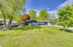 310 W Broadway, Suttons Bay, MI 49682