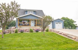 610 6th Ave, Doon, IA 51235