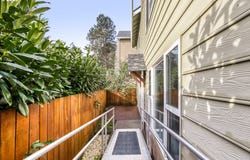 700 BARTON Ave, Gladstone, OR 97027