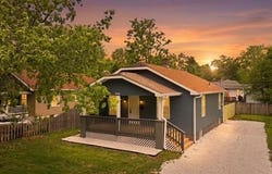 1056 S Jefferson Avenue, Springfield, MO 65807