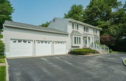 1 Stonehurst Lane, Dix Hills, NY 11746