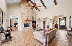328 E Distant View DR, Fredericksburg, TX 78624