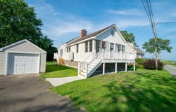 20 Hill Street, Old Saybrook, CT 06475