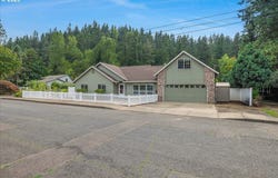1110 MADISON St, Silverton, OR 97381