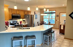 9215 S 51st St, Franklin, WI 53132