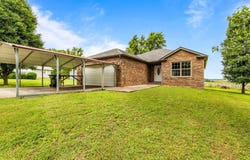 107 W Summit Street, Aurora, MO 65605