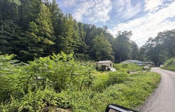 1668 Dry Branch Rd, Belle, WV 25061