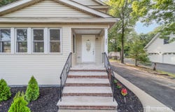 901 Palmer Avenue, Holmdel, NJ 07733
