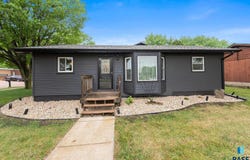 300 W Maple St, Tea, SD 57064