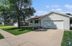 4209 N Jans Dr, Sioux Falls, SD 57107-6831