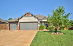 1225 N Nature Way, Mustang, OK 73064