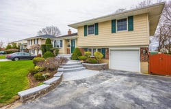 28 Gates Avenue, Plainview, NY 11803