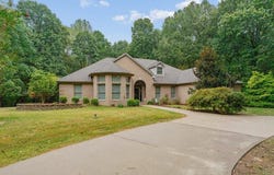 1282 Walnut Dr., Madisonville, KY 42431