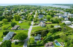 142 Honeyman Avenue, Middletown, RI 02842