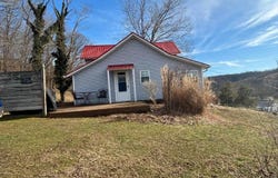 2960 Parkersburg Road, Reedy, WV 25270
