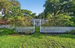 815 E 11TH AVENUE, MOUNT DORA, FL 32757