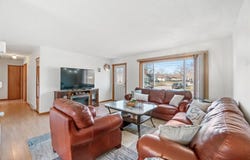 1002 E Ridgeway Avenue, Waterloo, IA 50702