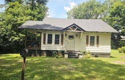 603 Avenue F, West Point, GA 31833