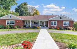 10 Merrill Road, Trumbull, CT 06611