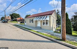 220 S 3RD AVENUE, ROYERSFORD, PA 19468
