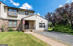 19 RAILROAD AVENUE, BEVERLY, NJ 08010