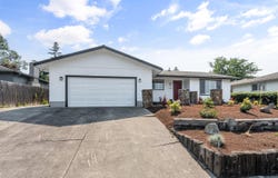 1736 Inverness Drive, Medford, OR 97504