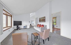 5 Country View Ln, Granby, MA 01033