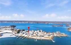 Barnacle Road, Narragansett, RI 02882